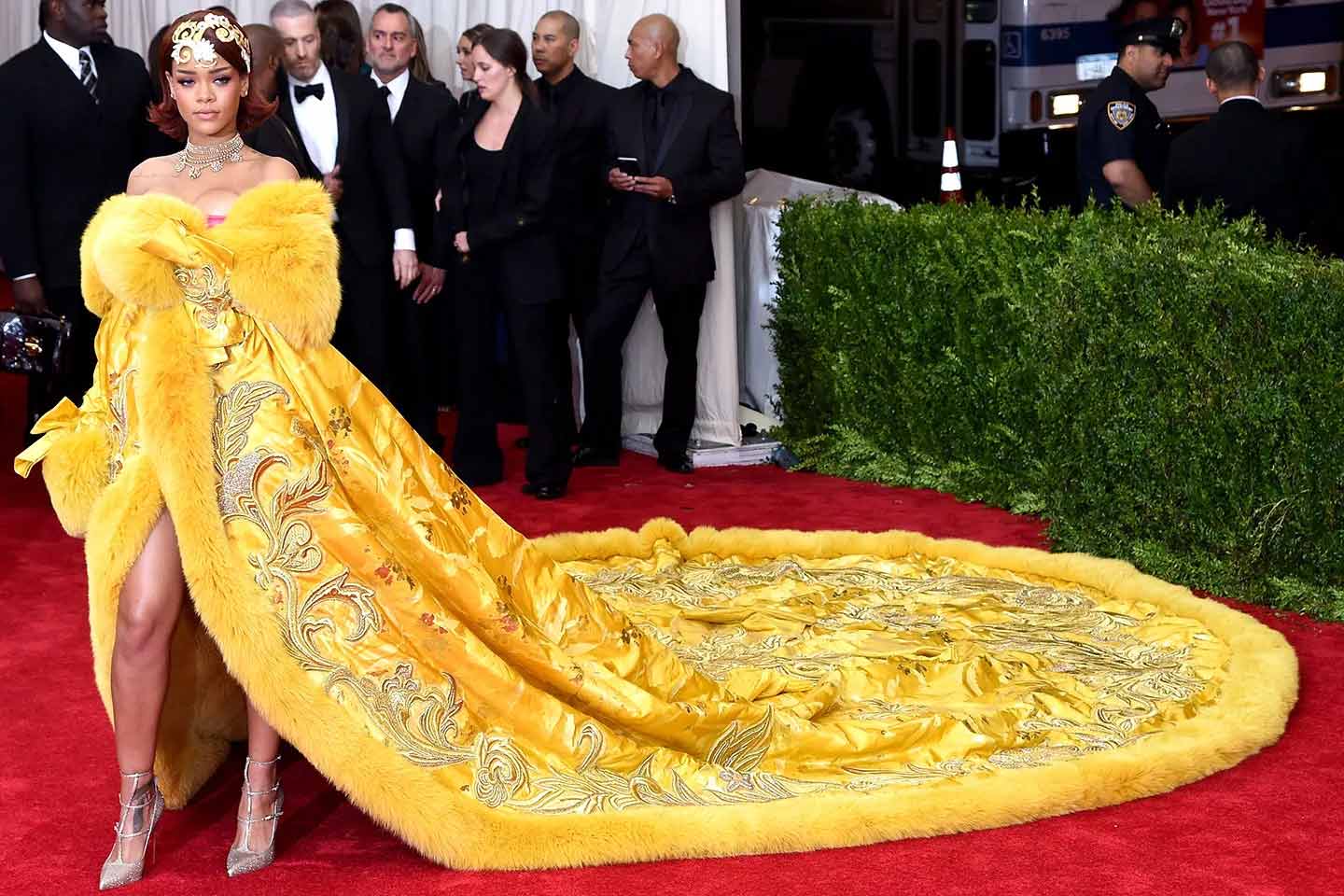 Rihannas 2015 Met Gala look