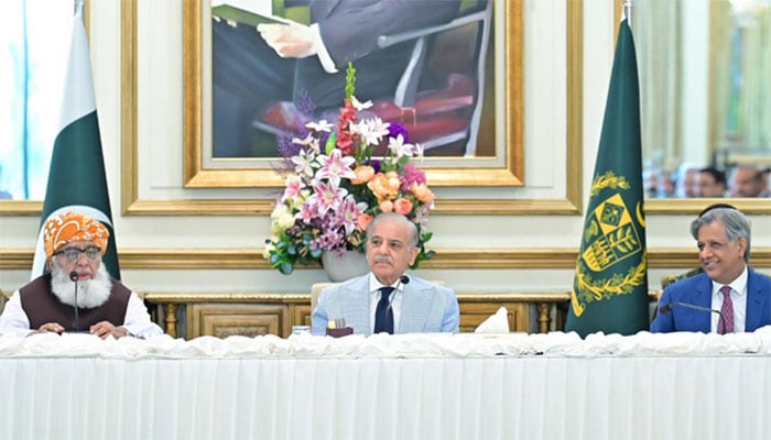 وزیراعظم کا میڈیکل کالجز اور انجینئرنگ یونیورسٹیز میں خیبر پختونخوا کے ضم اضلاع کا کوٹہ بحال کرنے کا اعلان