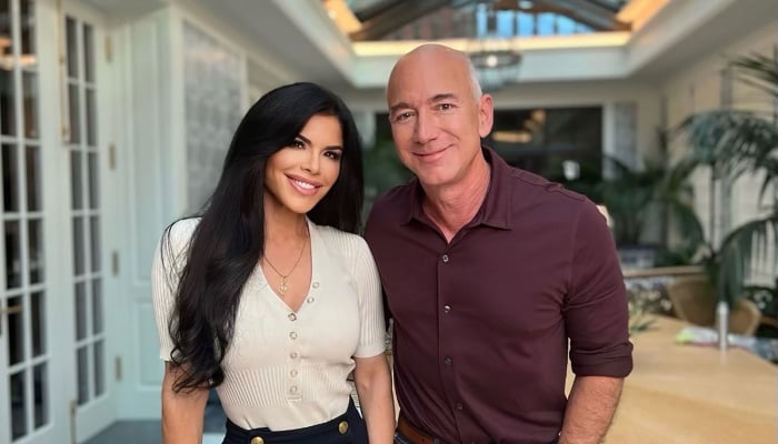 Lauren Sánchez sizzles in bold black dress during date night with Jeff Bezos