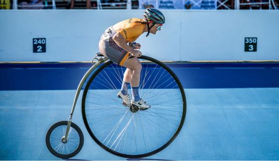 کینیڈین خاتون نے پینی فارتھنگ کے دو گنیز ورلڈ ریکارڈ اپنے نام کرلیے