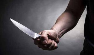 شوہر تیز دھار آلے سے بیوی کو قتل کرکے فرار ہوگیا