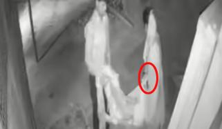 بھارت: رشتے دار بزرگ خاتون کو رات گئے سڑک پر چھوڑ کر فرار، خاتون چل بسی