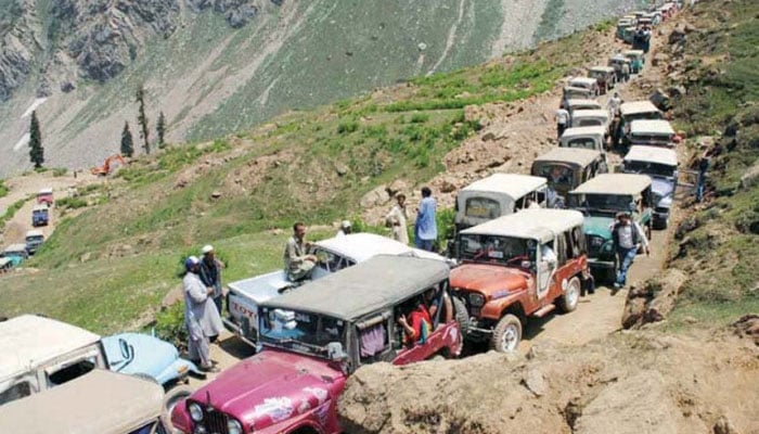 جھیل سیف الملوک کے راستے میں پھنسے 500 سیاح بحفاظت ریسکیو کرلیے گئے