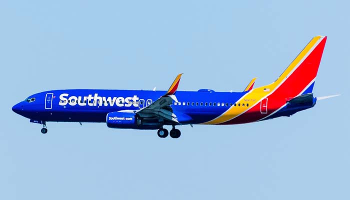 Southwest flight takes dramatic plunge to avoid collision, leaves 2 injured