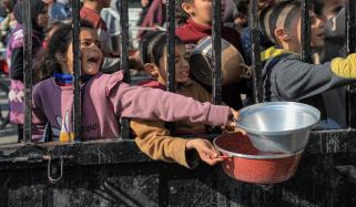سابق امریکی فوجی افسر نے غزہ میں بھوک سے نڈھال نہتے فلسطینیوں کے قتلِ عام سے پردہ اُٹھا دیا