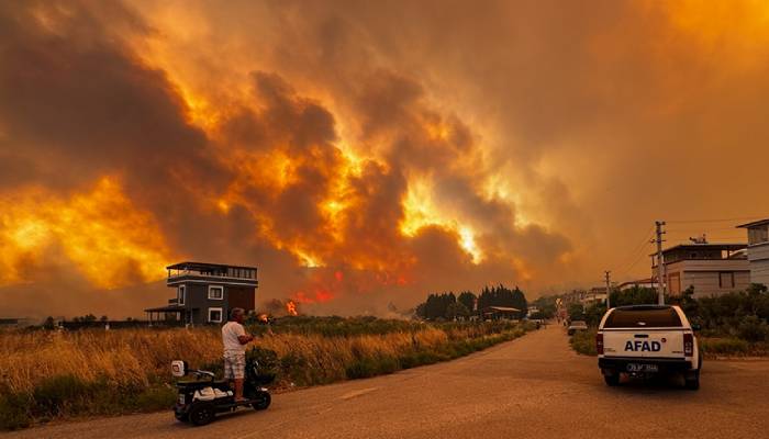 Turkey wildfires rage near major city as record heat fuels mass evacuations