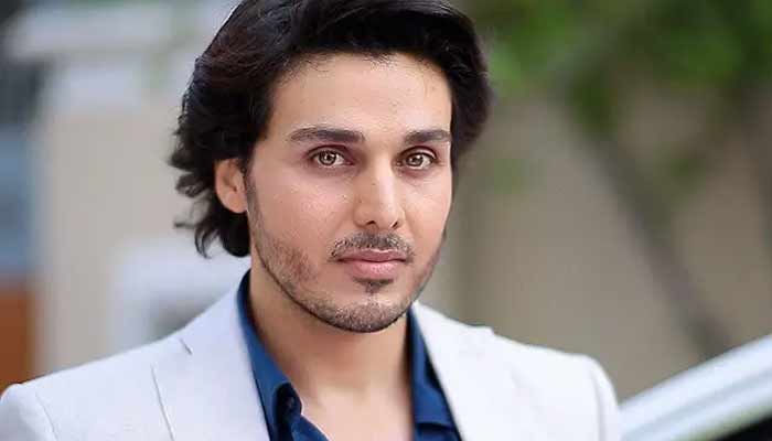 اداکار احسن خان ۔ فوٹو فائل
