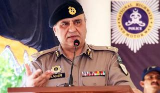 سابق آئی جی عامر ذوالفقار کی گاڑی کو موٹروے پر حادثہ، گاڑی تباہ