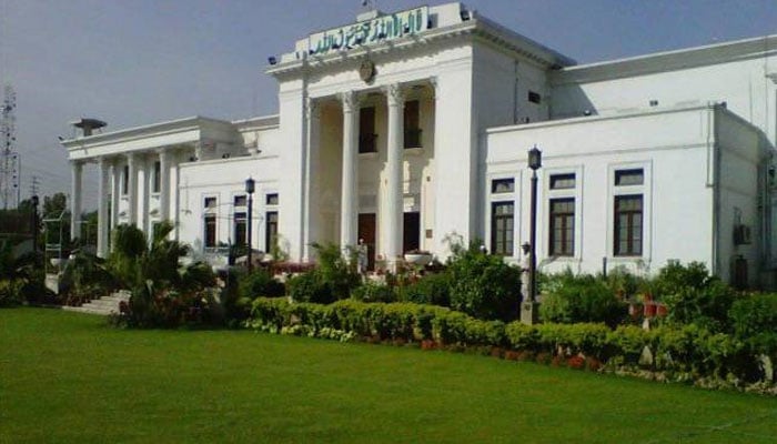 ثانیہ نشتر کے استعفے کے بعد خالی ہونے والی سینیٹ کی نشست پر پولنگ جاری