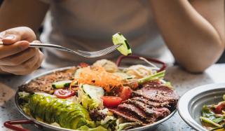 صرف ’صحت مند‘ کھانے کی ضد نقصان دہ ہو سکتی ہے: ماہرین کا انتباہ