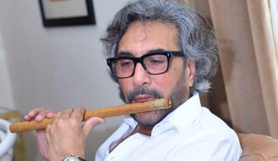 عدنان صدیقی نے بانسری پر مقبول نغمے سنا کر سب کو حیران کر دیا