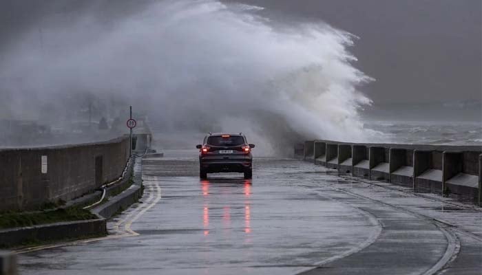 Storm Floris to hit UK with unseasonably strong winds and downpour