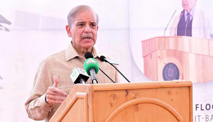 7 سال سے پروگرام صرف کاغذوں میں چل رہا ہے، وزیراعظم سیلاب وارننگ سسٹم میں ناکامی پر برس پڑے