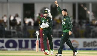 پاکستان نے تیسرے ٹی ٹوئنٹی میں ویسٹ انڈیز کو شکست دیکر سیریز اپنے نام کر لی