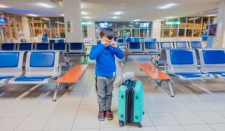 لاپرواہی کی انتہا، والدین 10 سالہ بیٹے کو ایئرپورٹ پر اکیلا چھوڑ کر روانہ