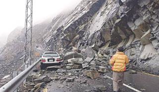 دریائی کٹاؤ کے باعث گلگت شندور روڈ 12 روز سے بند