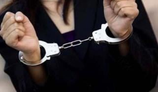 گاڑی کی تلاشی پر خاتون نے لیڈی پولیس اہلکار کا سر پھاڑ دیا