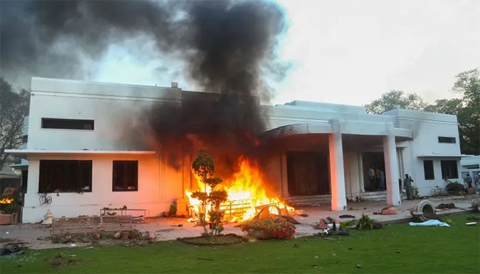 تھانا شادمان اور جناح ہاؤس کے قریب پولیس گاڑیاں جلانے کا ٹرائل مکمل، فیصلہ پیر کو سنایا جائے گا