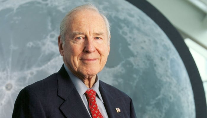 Jim Lovell, NASAs Apollo 13 commander dies at 97