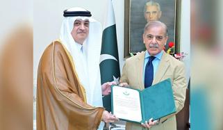 سعودی سفیر نے وزیرِ اعظم شہباز شریف کو ولی عہد شہزادہ محمد بن سلمان کا دعوت نامہ پہنچا دیا