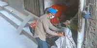 بزرگ خاتون کے کانوں سے سونے کی بالیاں نوچ لی گئیں