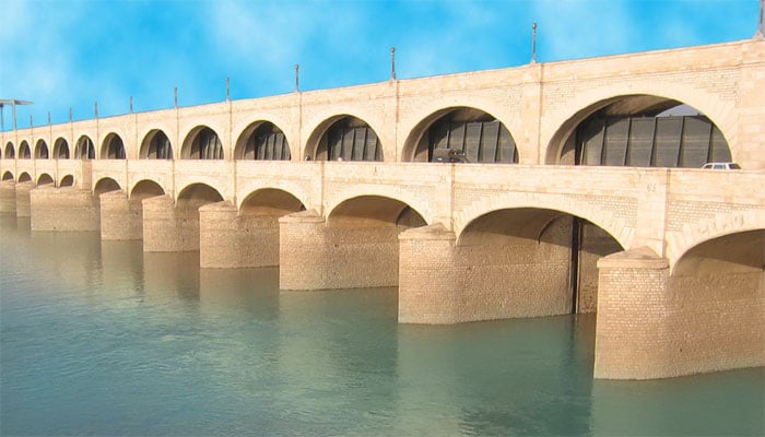 سکھر بیراج —فائل فوٹو