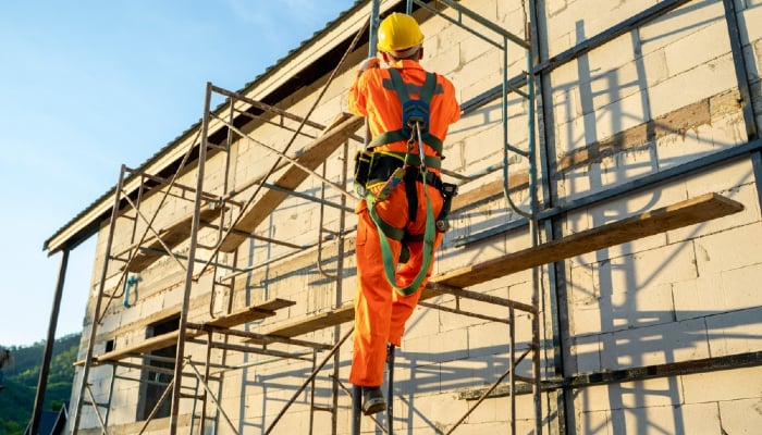 US man feels ‘lucky to be alive’ after 25ft fall at construction site