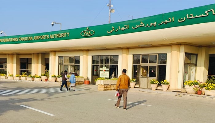 لاہور ٹرمینل کی توسیع، کراچی رن وے کی اپ گریڈیشن جاری ہے، پی اے اے