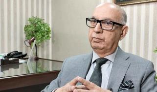 بھارتی فضائیہ کے سربراہ کا بیان مضحکہ خیز ہے کہ اس پر کیا تبصرہ کیا جائے: سینیٹر عرفان صدیقی