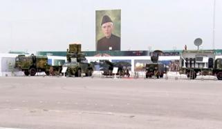  یوم آزادی: معرکہ حق میں استعمال طیاروں، ٹینکوں، توپوں، دیگر جنگی ہتھیاروں کی نمائش