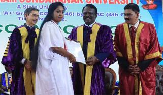 تامل ناڈو میں پی ایچ ڈی اسکالر نے گورنر سے ڈگری لینے سے انکار کردیا