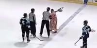  پنالٹی دینے پر کھلاڑی کی ماں ریفری سے لڑ پڑی  