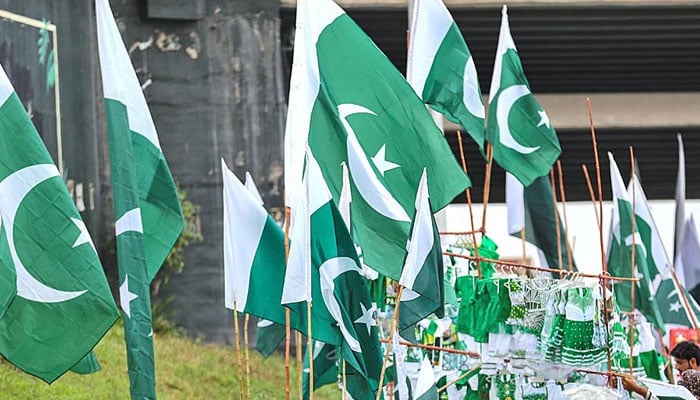78 واں یومِ آزادی آج منایا جارہا ہے، دن کے آغاز پر توپوں کی سلامی