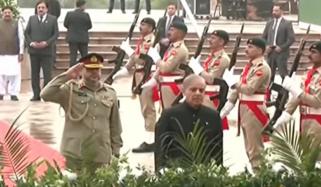 وزیر اعظم نے پاکستان مونومنٹ پر پرچم کشائی کی