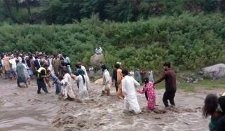 مانسہرہ: سرن ویلی میں پھنسے 1300 سیاح محفوظ مقام پر منتقل