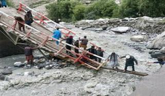 اسکردو: ڈیم کا واٹر چینل سیلاب میں بہنے سے پاور ہاؤسز بند