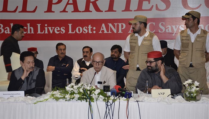 ایمل ولی نے سیلابی صورتحال کے تناظر میں 23 تاریخ کا امن مارچ مؤخر کرنے کا بھی اعلان کردیا—فوٹو فیس بک
