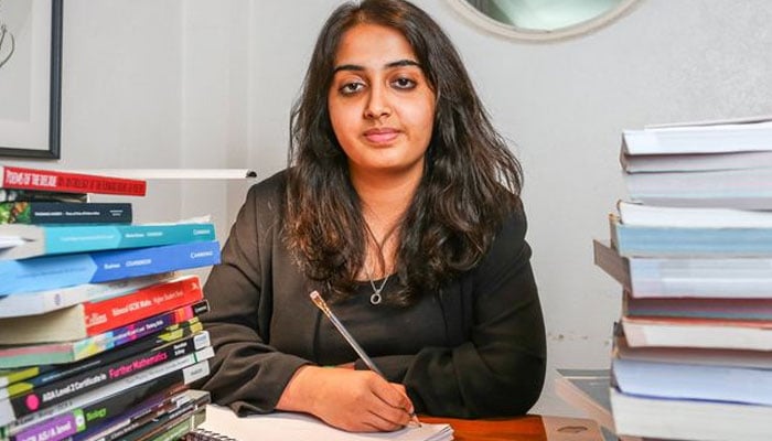 ماہ نور چیمہ کا آئی کیو لیول اسٹیفن ہاکنگ سے بھی زائد قرار