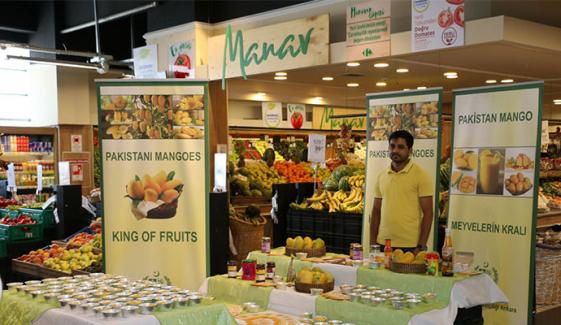 ترکیہ: انقرہ کی سپر مارکیٹ میں پھلوں کے بادشاہ آم کی نمائش