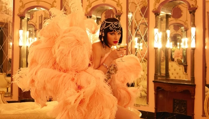 Taylor Swifts glittering album artwork sparks jaw-dropping Las Vegas twist