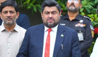 قوم کو پتا ہونا چاہیے ملک کا دفاع مضبوط ہاتھوں میں ہے، گورنر سندھ