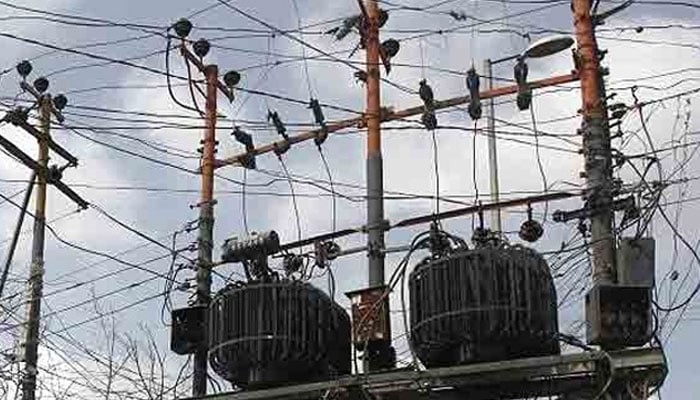 کراچی کے متعدد علاقوں میں بدھ کو دن بھر بجلی غائب