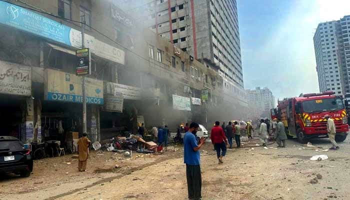 کراچی: ایم اے جناح روڈ پر پٹاخوں کے گودام میں دھماکا، 34 افراد زخمی