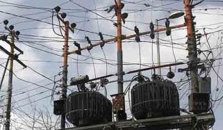 کراچی کے متعدد علاقوں میں بدھ کو دن بھر بجلی غائب
