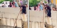 کراچی میں شہریوں نے نالے میں ڈوبتی بلی کو بچا لیا