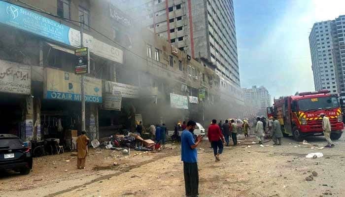 کراچی: پٹاخوں کے گودام میں دھماکا، جاں بحق افراد کی تعداد 4 ہوگئی، 33 زخمی