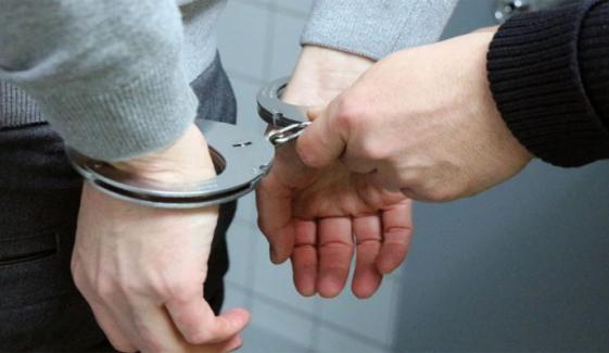 لندن میں برقعہ پہن کر دکانوں سے چوری کرنیوالا شخص گرفتار