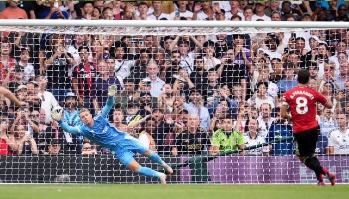 Man United told to grow up as Fernandes blames referee for penalty miss