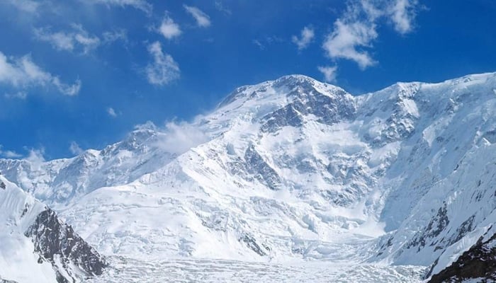 Rescue halted for climber stuck at icy mountain for 12 days with broken leg