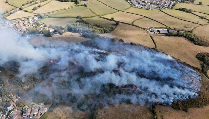 Llandudno fire rages near Maesdu Golf Club, residents told to stay indoors